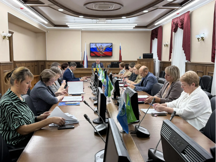 Сегодня в Управлении Росреестра по Алтайскому краю прошло заседание Коллегии под председательством руководителя Управления Юрия Викторовича Калашников.